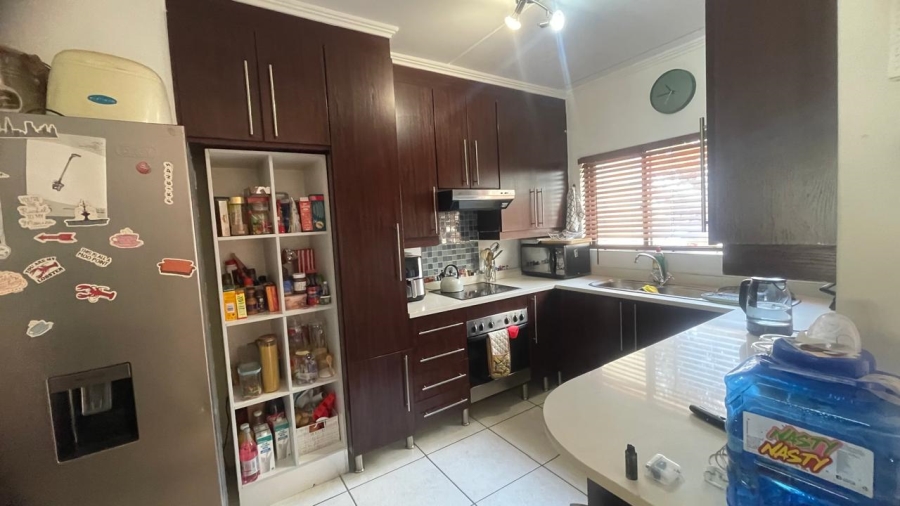 2 Bedroom Property for Sale in Greenstone Hill Gauteng