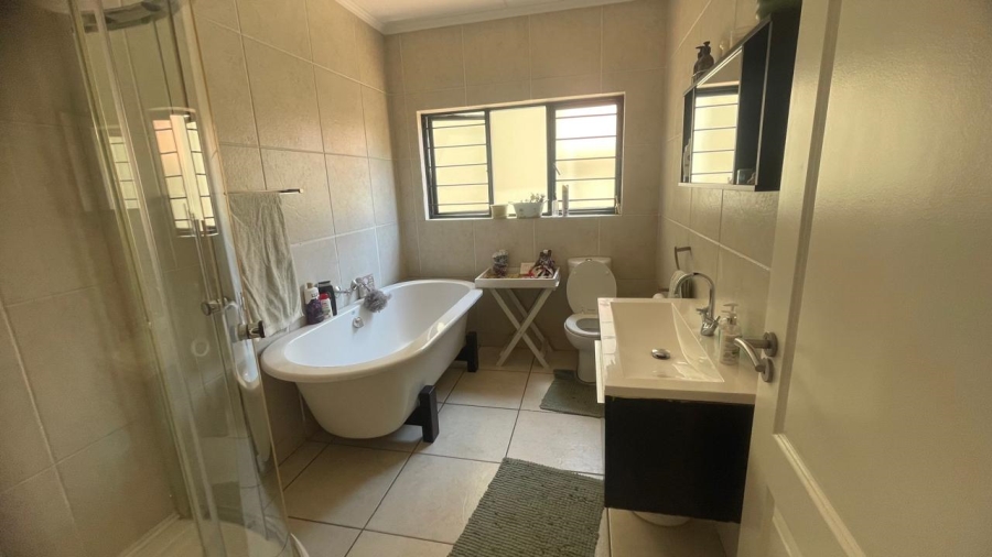 2 Bedroom Property for Sale in Greenstone Hill Gauteng