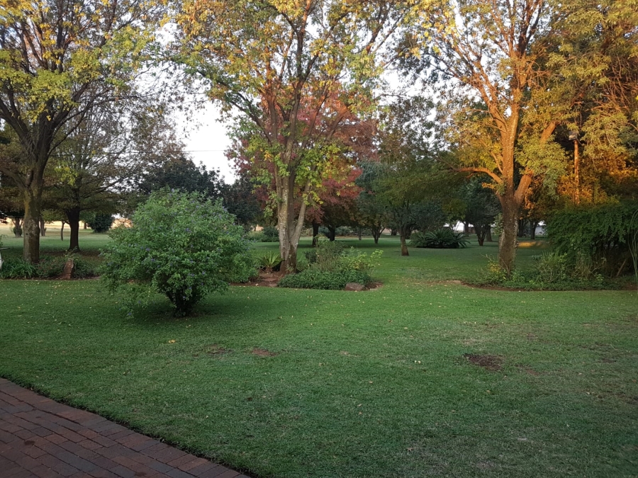 4 Bedroom Property for Sale in Knoppieslaagte Gauteng