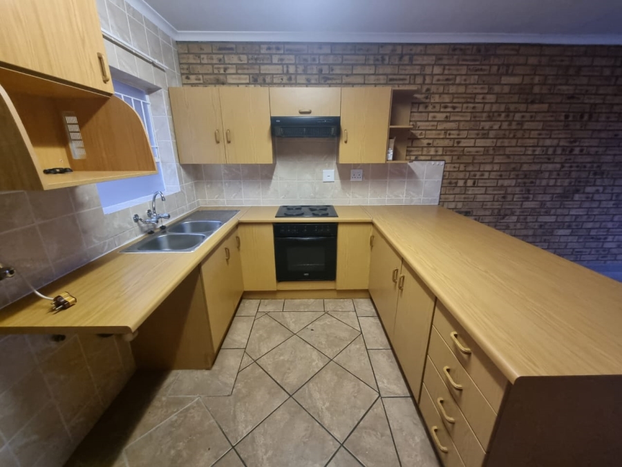 To Let 3 Bedroom Property for Rent in Rangeview Gauteng