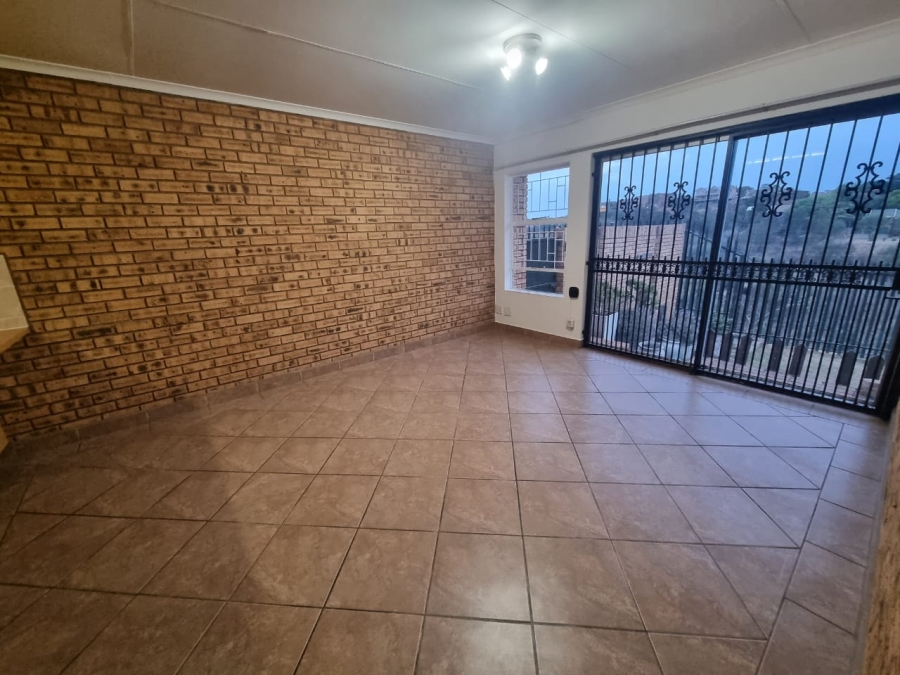 To Let 3 Bedroom Property for Rent in Rangeview Gauteng