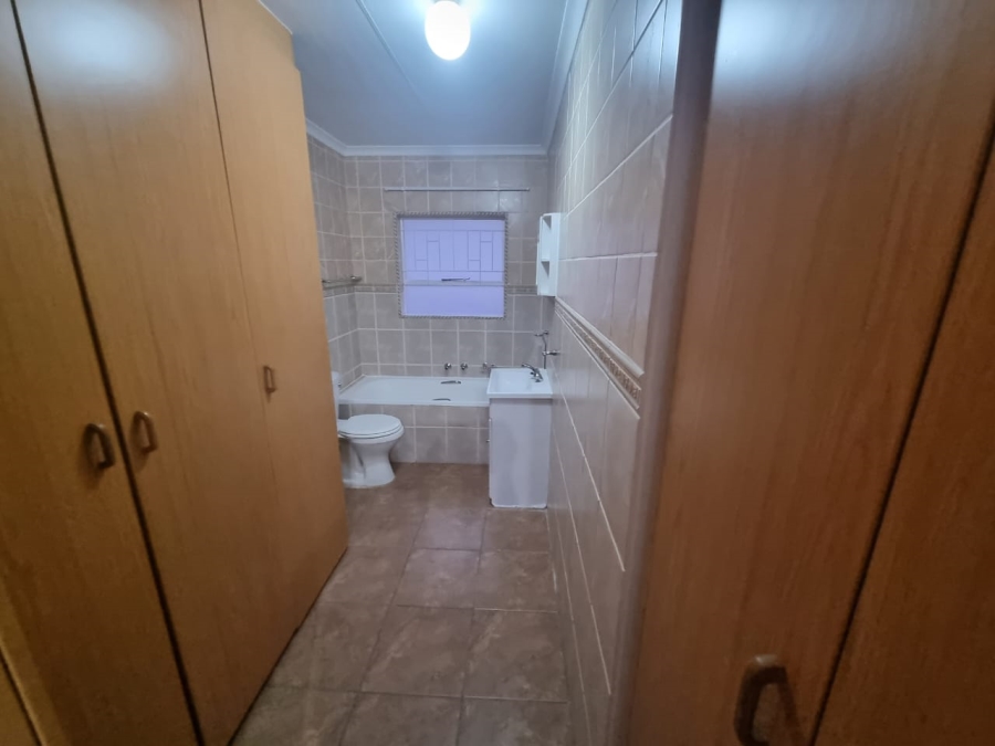 To Let 3 Bedroom Property for Rent in Rangeview Gauteng