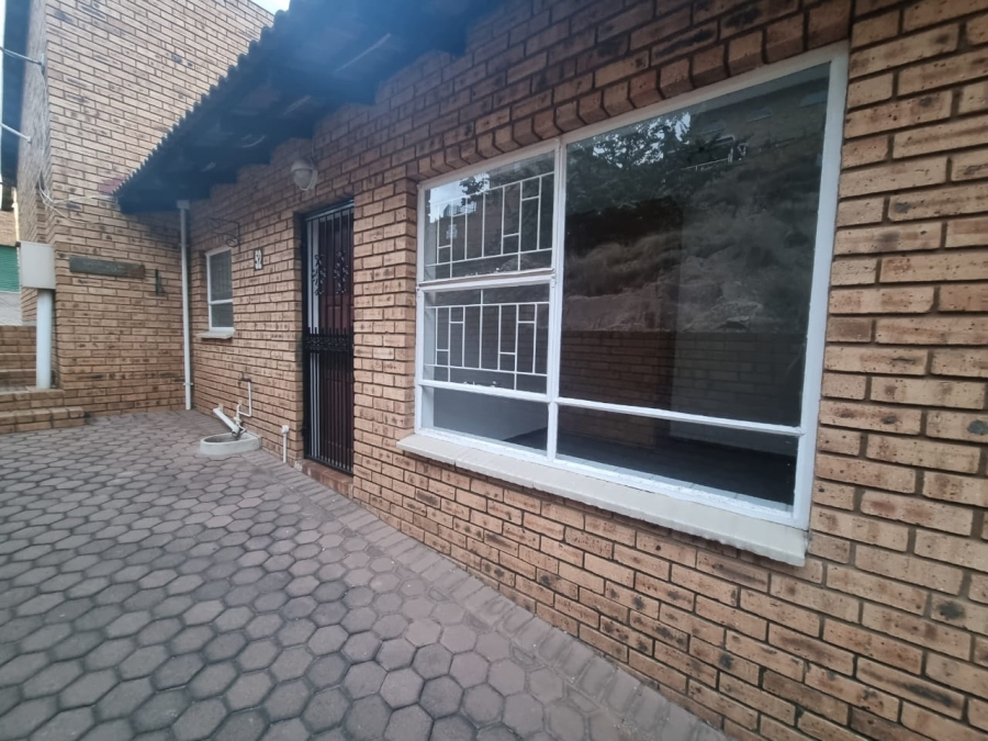 To Let 3 Bedroom Property for Rent in Rangeview Gauteng