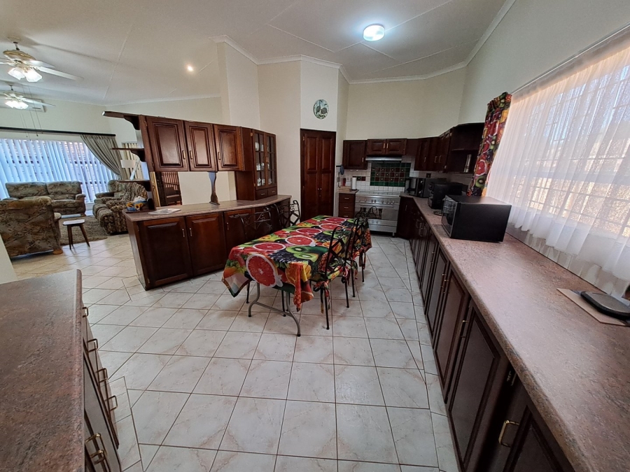 6 Bedroom Property for Sale in Ninapark Gauteng