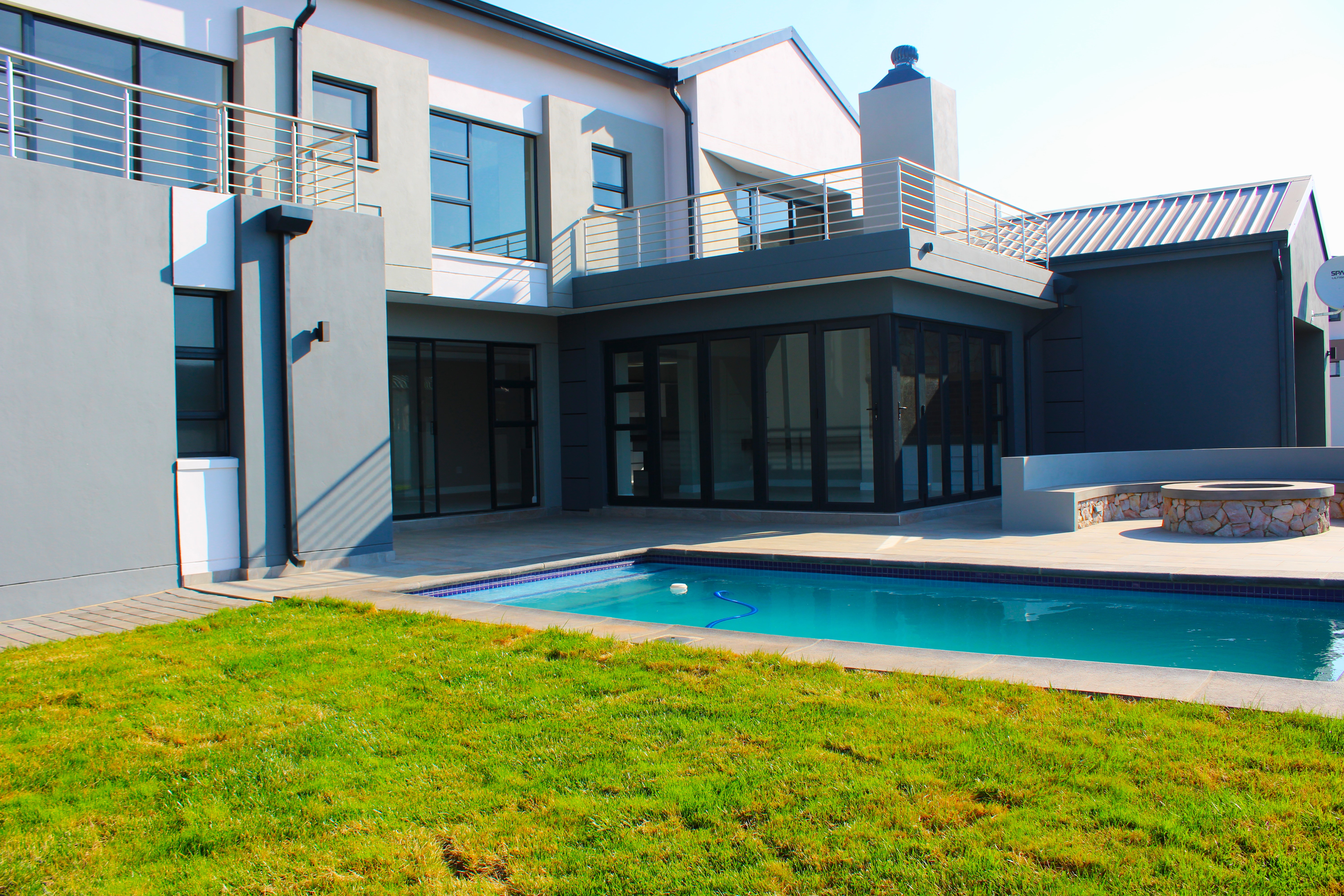 5 Bedroom Property for Sale in Midstream Heights Gauteng