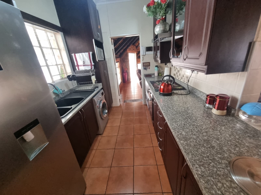 5 Bedroom Property for Sale in Brackendowns Gauteng