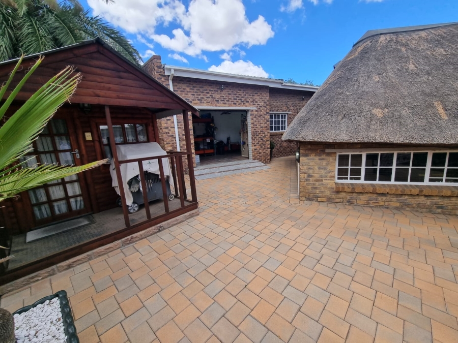 5 Bedroom Property for Sale in Brackendowns Gauteng