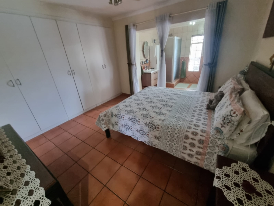 5 Bedroom Property for Sale in Brackendowns Gauteng