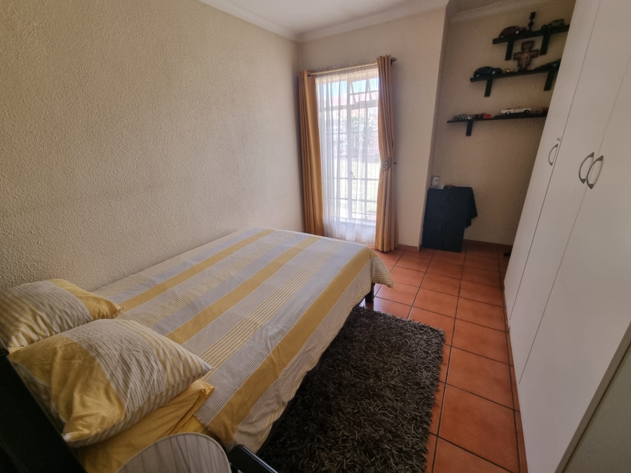 5 Bedroom Property for Sale in Brackendowns Gauteng