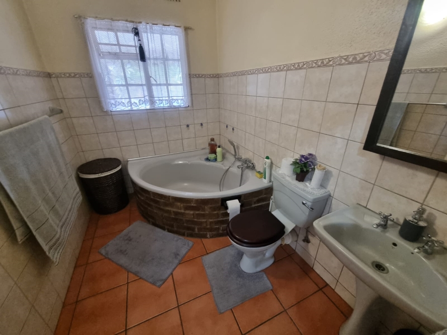 5 Bedroom Property for Sale in Brackendowns Gauteng