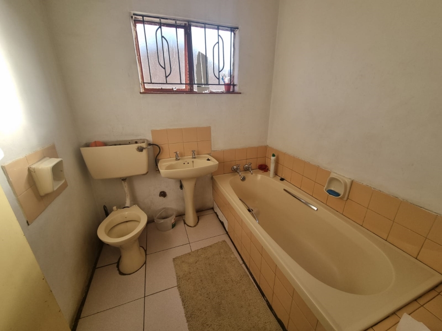 4 Bedroom Property for Sale in Protea North Gauteng