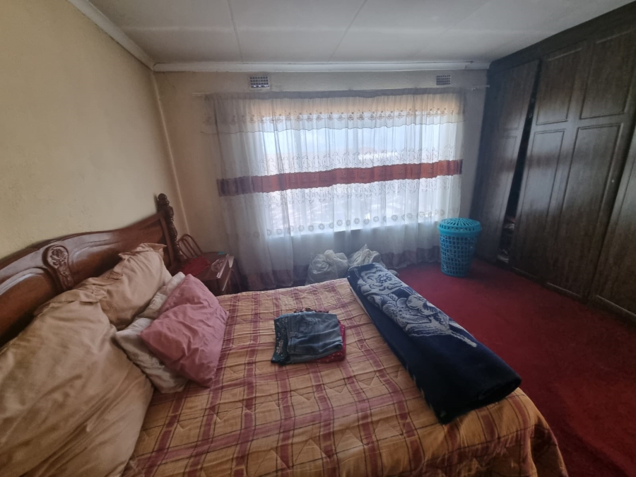 4 Bedroom Property for Sale in Protea North Gauteng