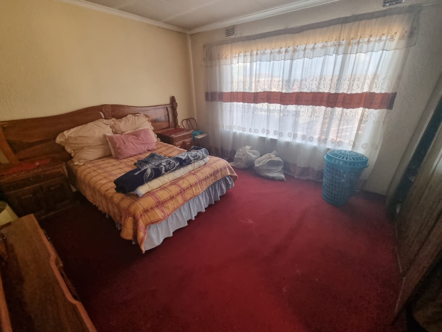 4 Bedroom Property for Sale in Protea North Gauteng