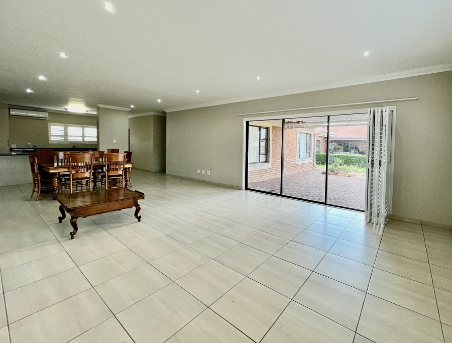 3 Bedroom Property for Sale in The Retreat Gauteng