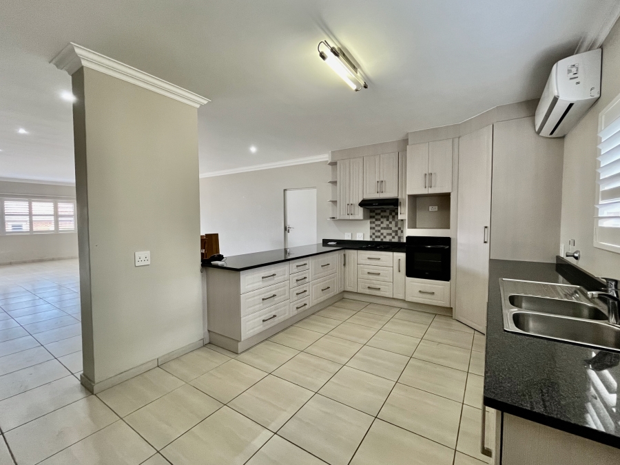 3 Bedroom Property for Sale in The Retreat Gauteng