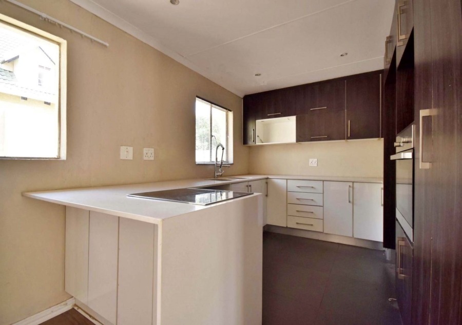 To Let 3 Bedroom Property for Rent in Sonneglans Gauteng