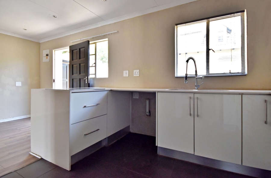 To Let 3 Bedroom Property for Rent in Sonneglans Gauteng