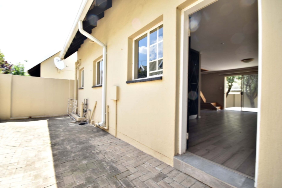 To Let 3 Bedroom Property for Rent in Sonneglans Gauteng