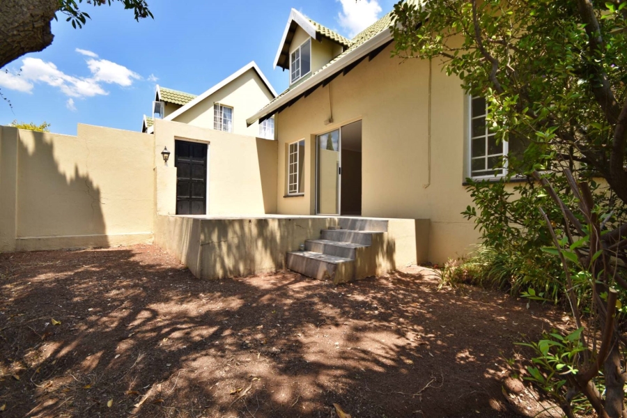 To Let 3 Bedroom Property for Rent in Sonneglans Gauteng