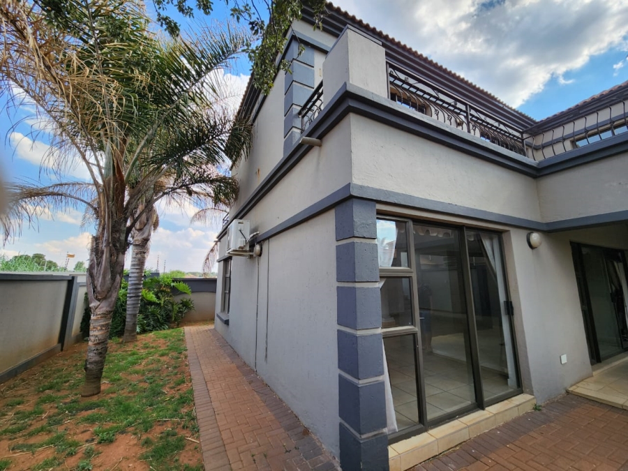 3 Bedroom Property for Sale in Kenleaf Gauteng