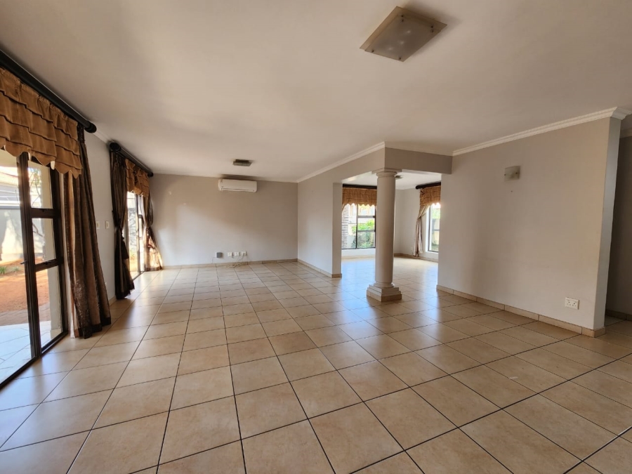 3 Bedroom Property for Sale in Kenleaf Gauteng