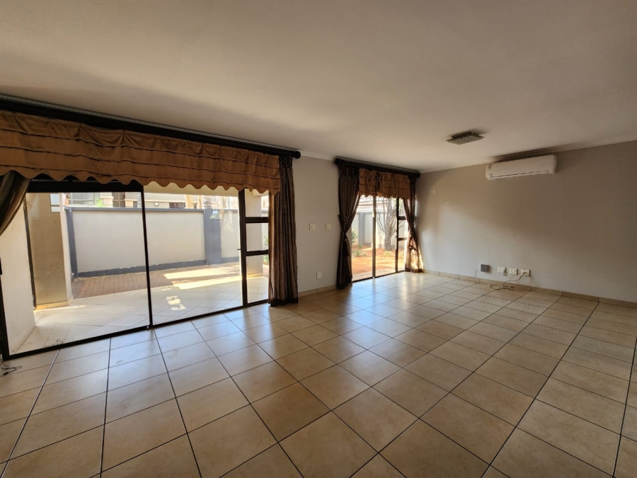 3 Bedroom Property for Sale in Kenleaf Gauteng