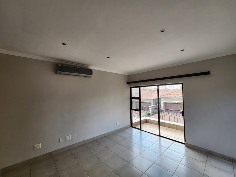 3 Bedroom Property for Sale in Kenleaf Gauteng