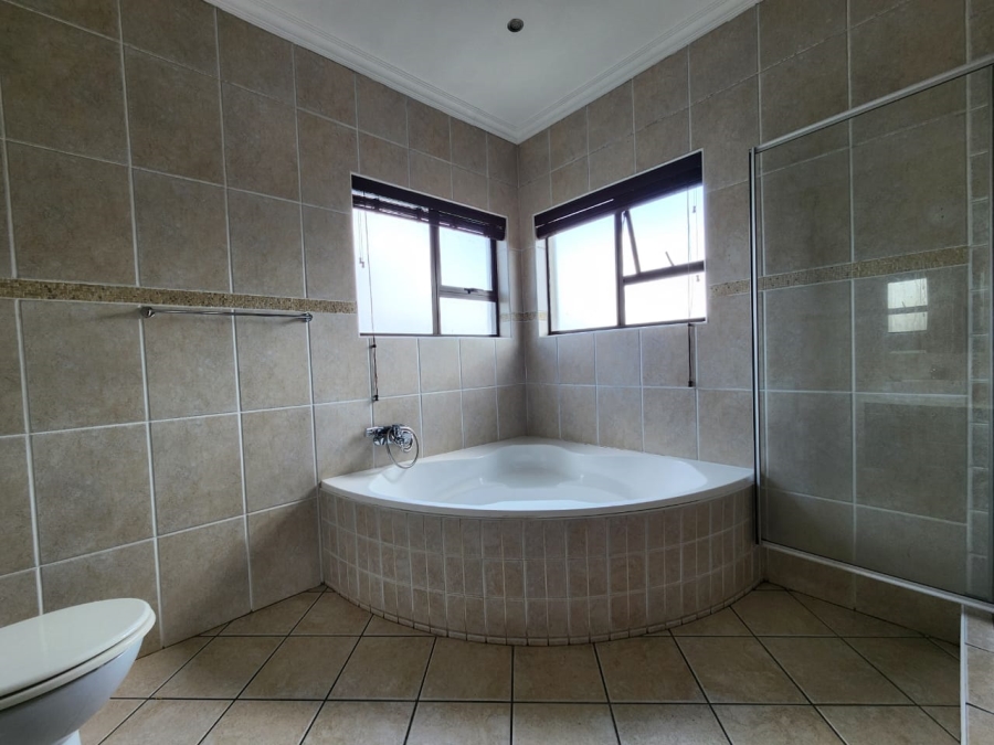 3 Bedroom Property for Sale in Kenleaf Gauteng