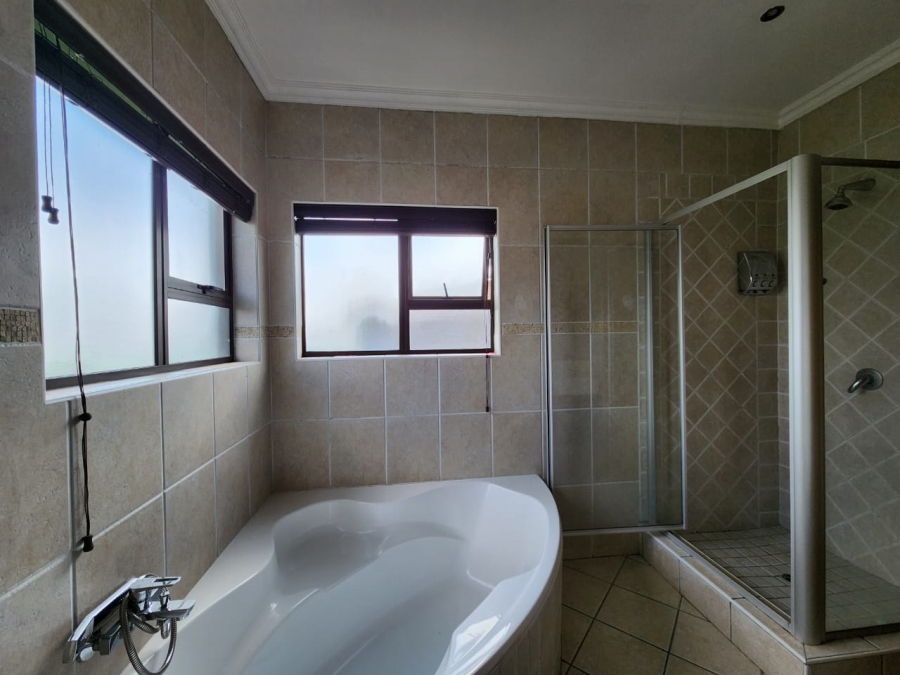 3 Bedroom Property for Sale in Kenleaf Gauteng