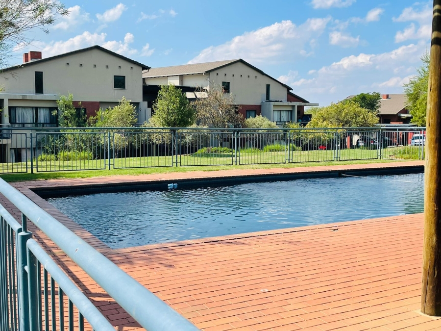 To Let 2 Bedroom Property for Rent in Jackal Creek Golf Estate Gauteng