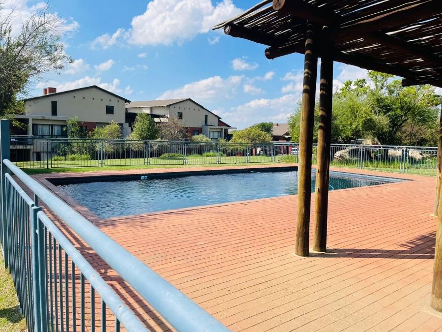 To Let 2 Bedroom Property for Rent in Jackal Creek Golf Estate Gauteng