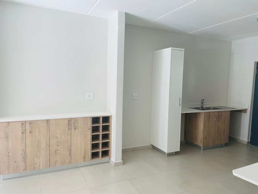 To Let 2 Bedroom Property for Rent in Fourways Gauteng