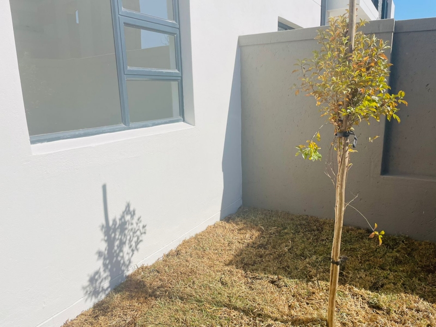 To Let 2 Bedroom Property for Rent in Fourways Gauteng