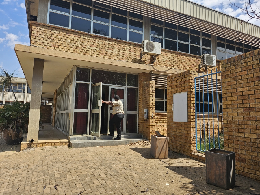 To Let commercial Property for Rent in Sunderland Ridge Gauteng