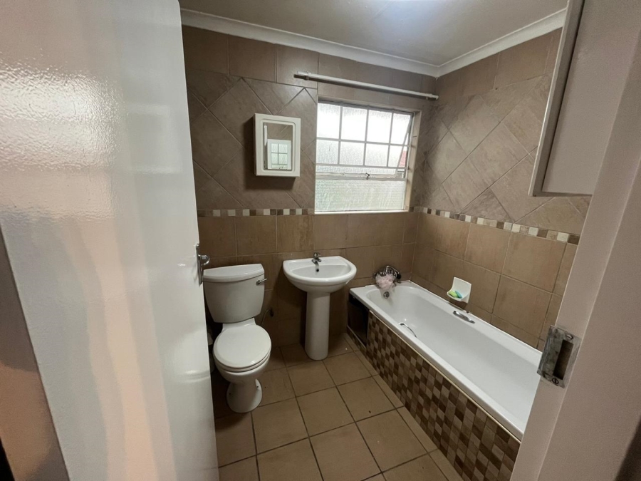 2 Bedroom Property for Sale in Verwoerdpark Gauteng