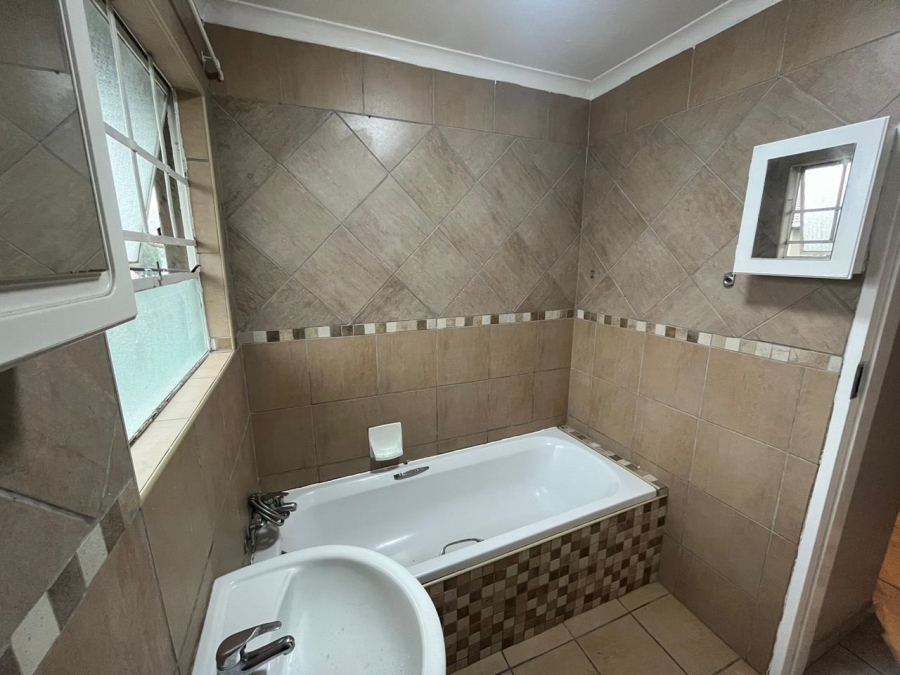 2 Bedroom Property for Sale in Verwoerdpark Gauteng