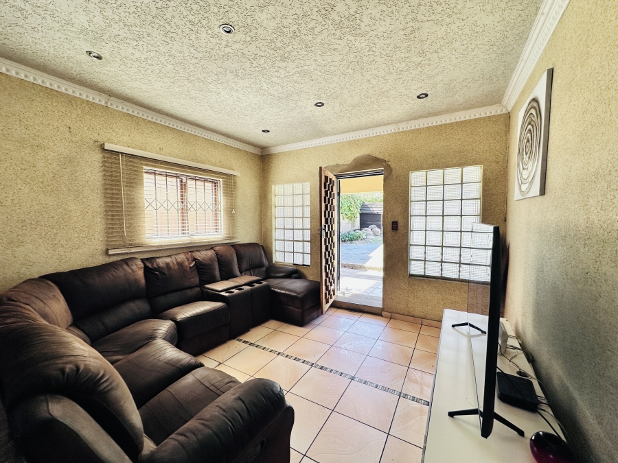 4 Bedroom Property for Sale in Gosforth Park Gauteng