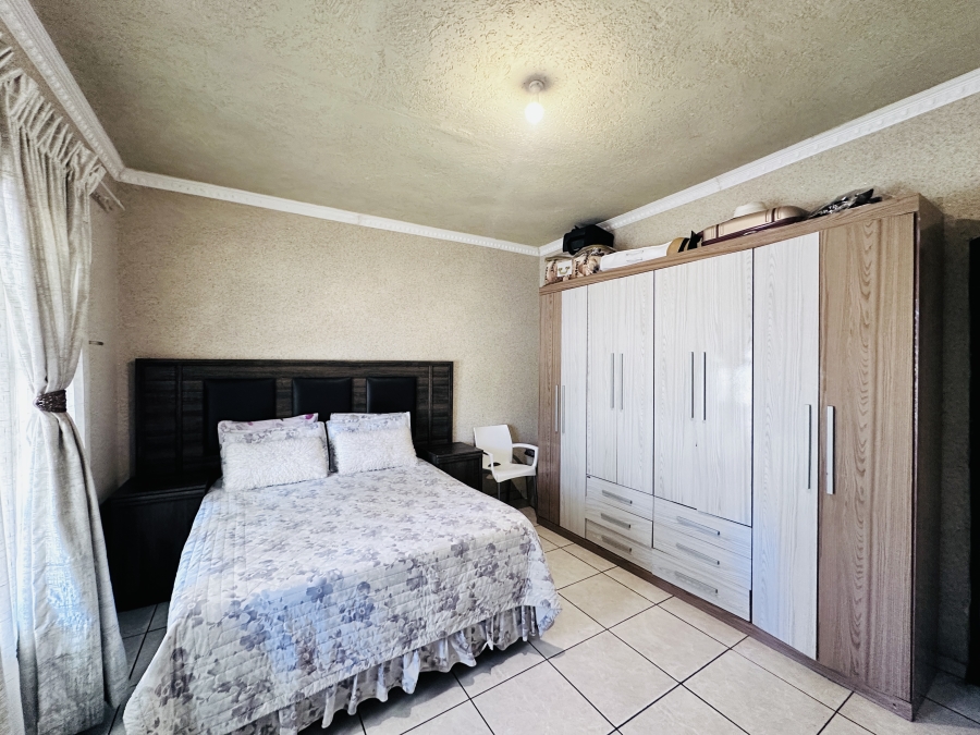 4 Bedroom Property for Sale in Gosforth Park Gauteng