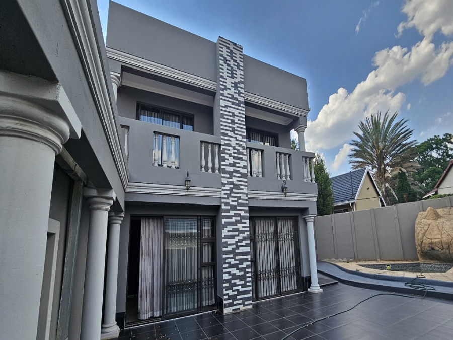 5 Bedroom Property for Sale in Verwoerdpark Gauteng