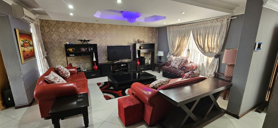 5 Bedroom Property for Sale in Verwoerdpark Gauteng