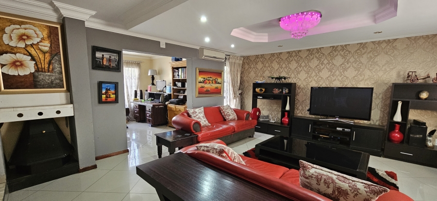 5 Bedroom Property for Sale in Verwoerdpark Gauteng