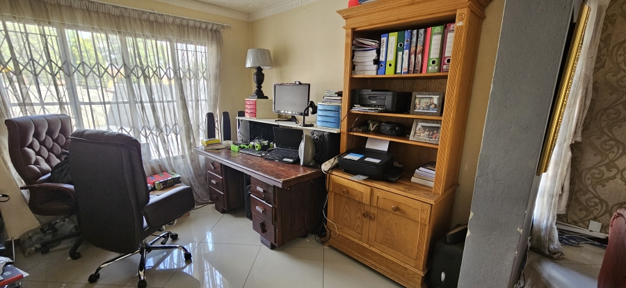 5 Bedroom Property for Sale in Verwoerdpark Gauteng