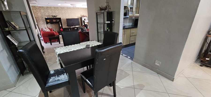 5 Bedroom Property for Sale in Verwoerdpark Gauteng