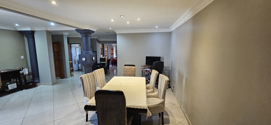 5 Bedroom Property for Sale in Verwoerdpark Gauteng