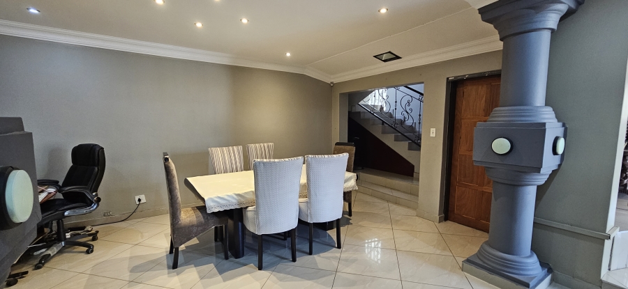 5 Bedroom Property for Sale in Verwoerdpark Gauteng