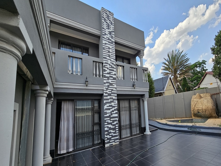 5 Bedroom Property for Sale in Verwoerdpark Gauteng