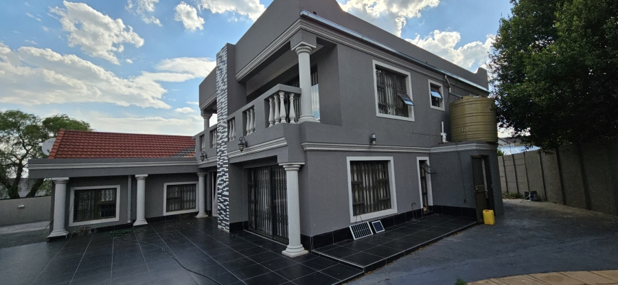 5 Bedroom Property for Sale in Verwoerdpark Gauteng