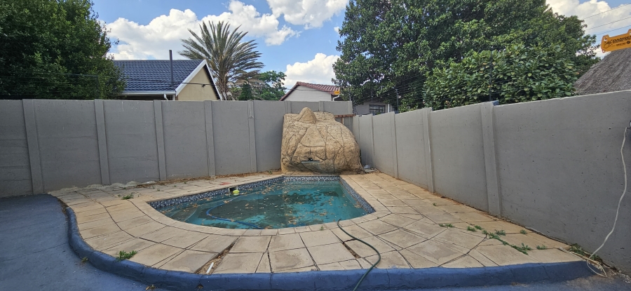 5 Bedroom Property for Sale in Verwoerdpark Gauteng