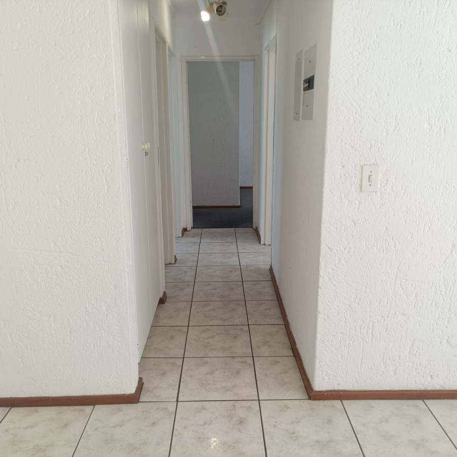 To Let 3 Bedroom Property for Rent in Victory Park Gauteng