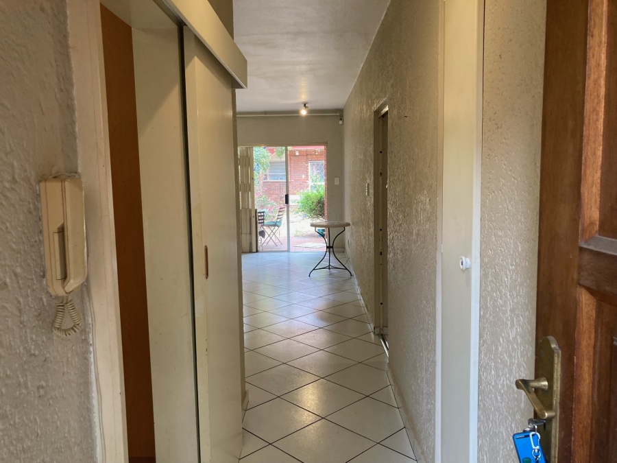 To Let 2 Bedroom Property for Rent in Windsor East Gauteng